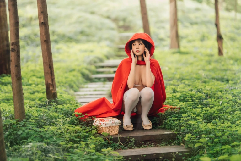 奈汐酱nice《大红帽》主题写真：31张全套美图，含2个视频