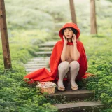 奈汐酱nice《大红帽》主题写真：31张全套美图，含2个视频
