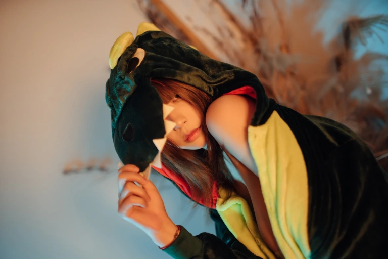 奈汐酱nice《哥斯拉》主题写真：55张全套美图