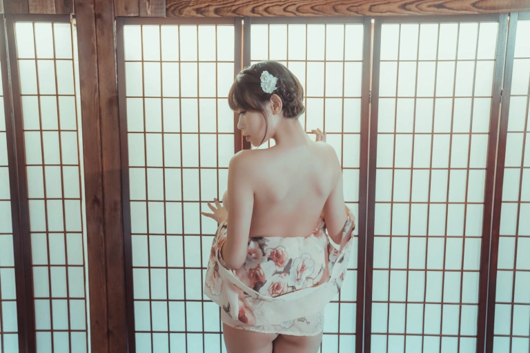 奈汐酱nice《老板娘 4.0》主题写真：30张全套美图