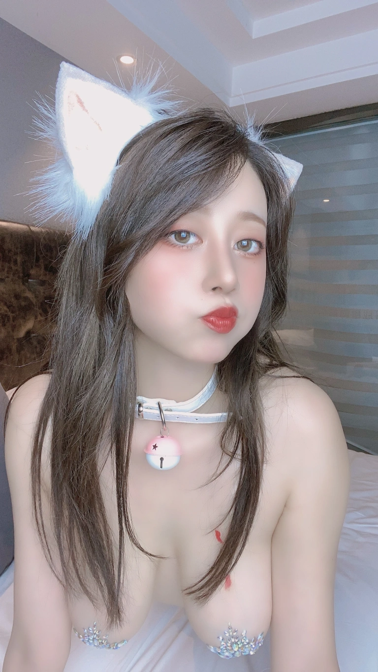 奈汐酱nice《20号自拍本 晨》主题写真：57张全套美图，含3个视频