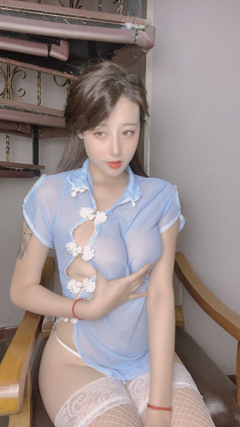 奈汐酱nice《23号自拍本 雀神》主题写真：60张全套美图