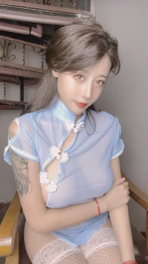 奈汐酱nice《23号自拍本 雀神》主题写真：60张全套美图