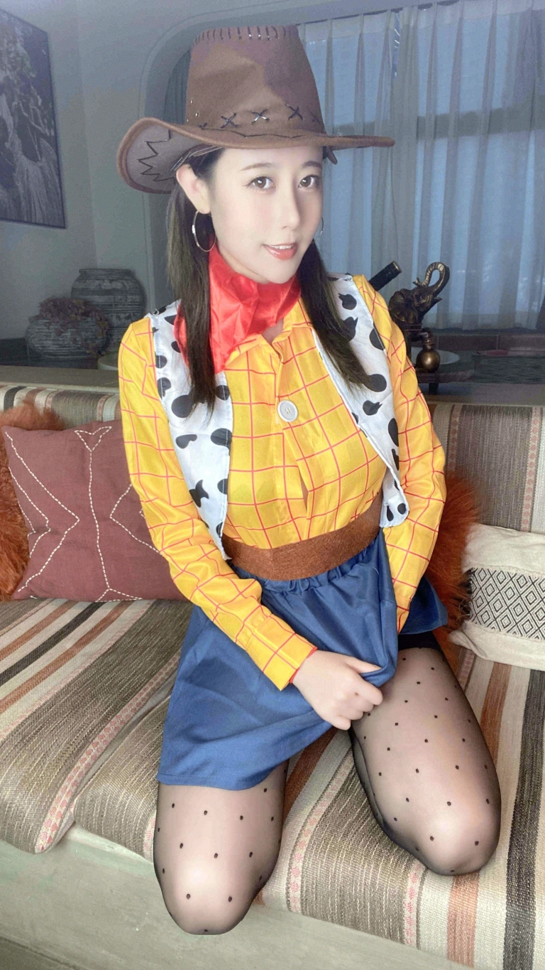 奈汐酱nice《25号自拍本 胡迪》主题写真：55张全套美图，含1个视频