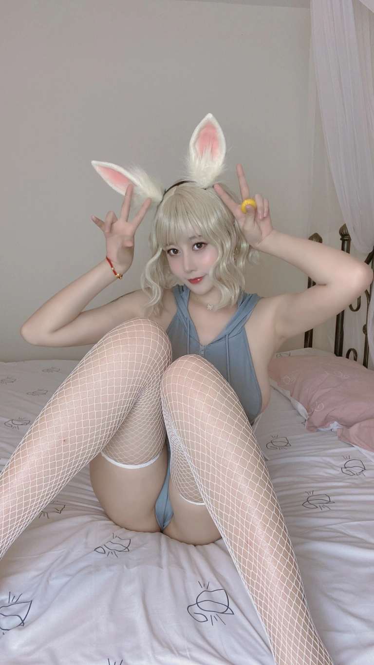 奈汐酱nice《27号自拍本 rua贝特》主题写真：46张全套美图，含2个视频