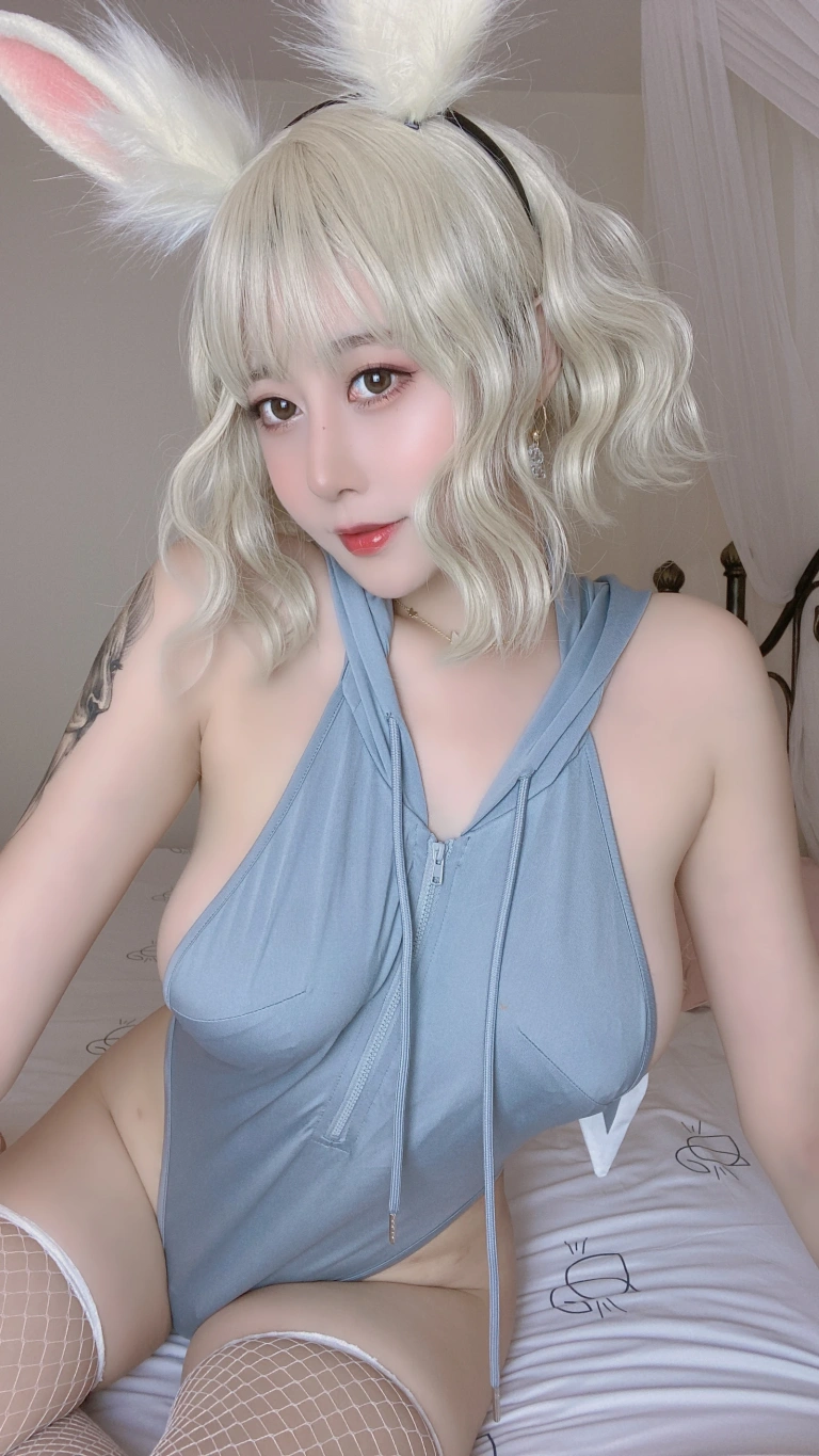 奈汐酱nice《27号自拍本 rua贝特》主题写真：46张全套美图，含2个视频