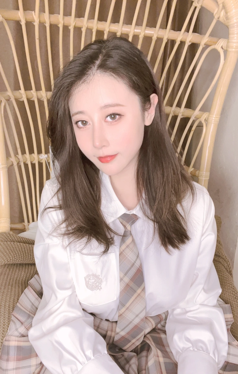 奈汐酱nice《34号自拍本 JK小裙子》主题写真：53张全套美图