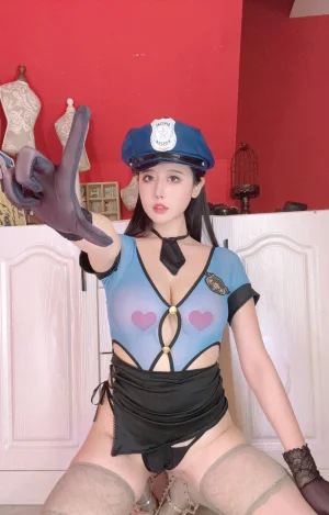 奈汐酱nice《实习女警》主题写真：82张全套美图，含3个视频