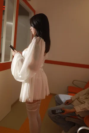 奈汐酱nice《电车》主题写真：75张全套美图，含1个视频