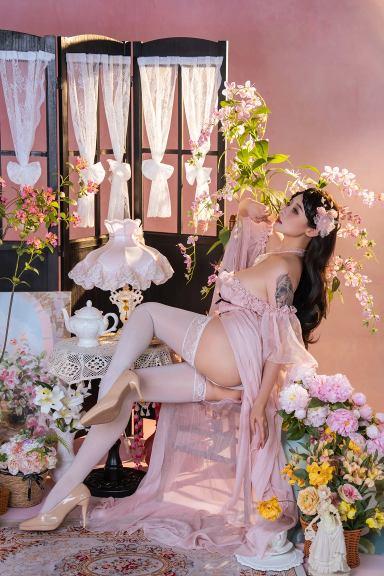 奈汐酱nice《粉红茶事》主题写真：78张全套美图