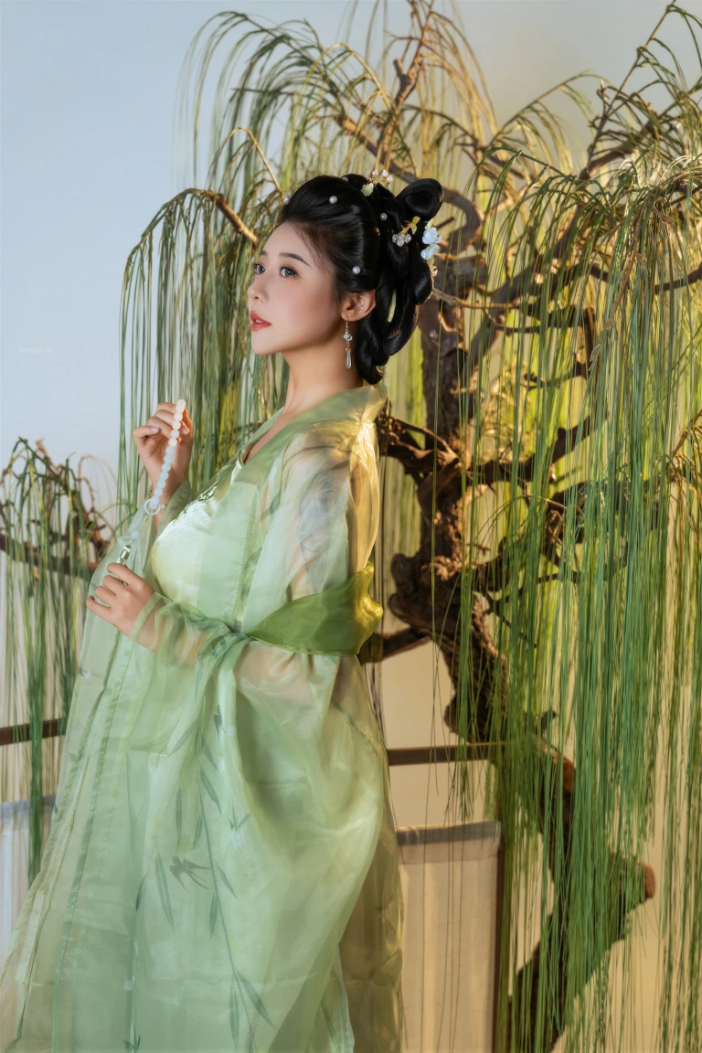 奈汐酱nice《拾翠》主题写真：90张全套美图，含1个视频