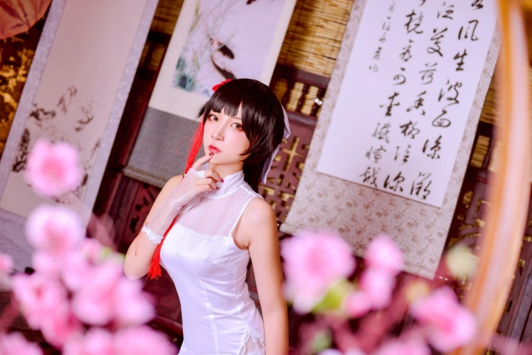 二佐Nisa《碧蓝航线 高雄旗袍》主题写真：40张全套美图