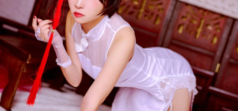 二佐Nisa《碧蓝航线 高雄旗袍》主题写真：40张全套美图