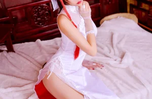 二佐Nisa《碧蓝航线 高雄旗袍》主题写真：40张全套美图