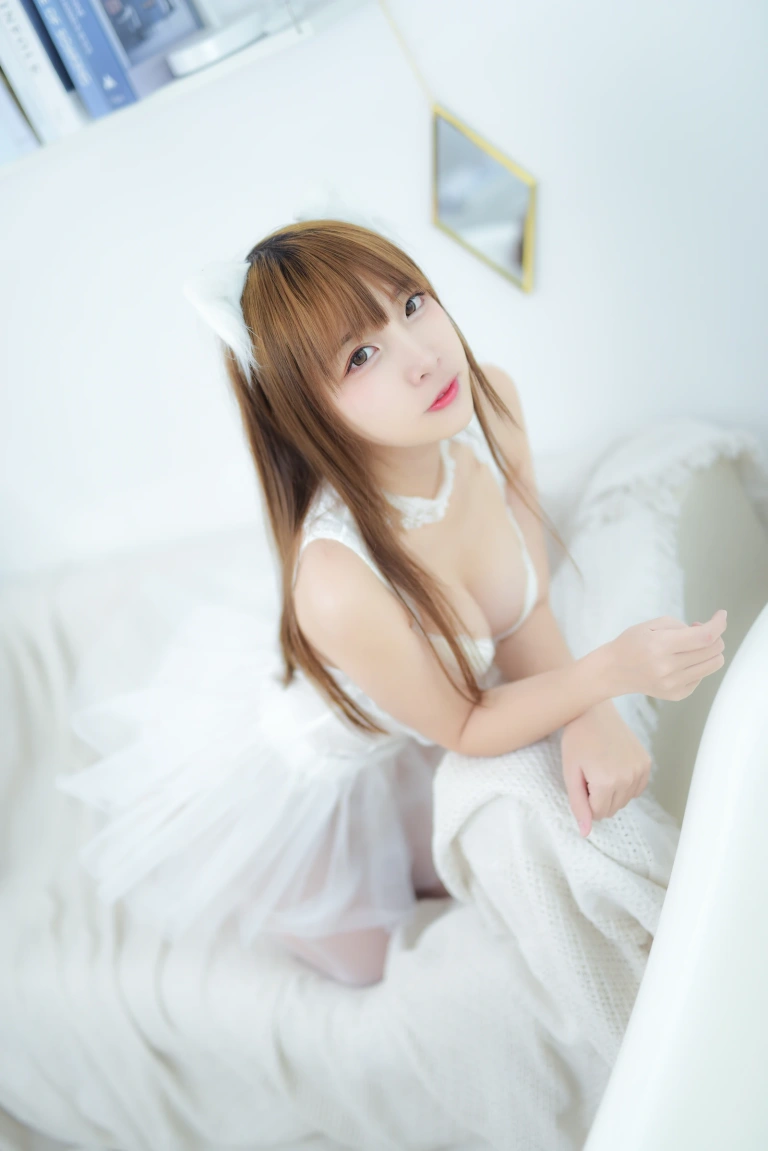 二佐Nisa《私房白婚纱》主题写真：28张全套美图