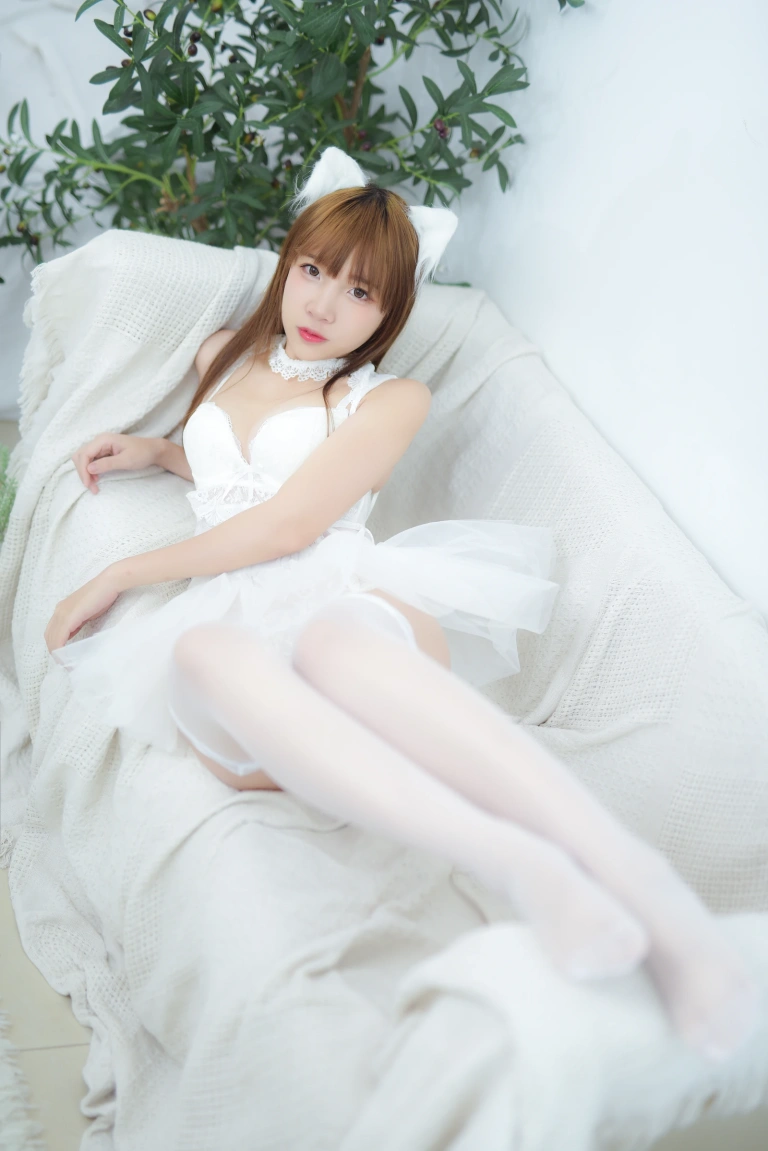 二佐Nisa《私房白婚纱》主题写真：28张全套美图