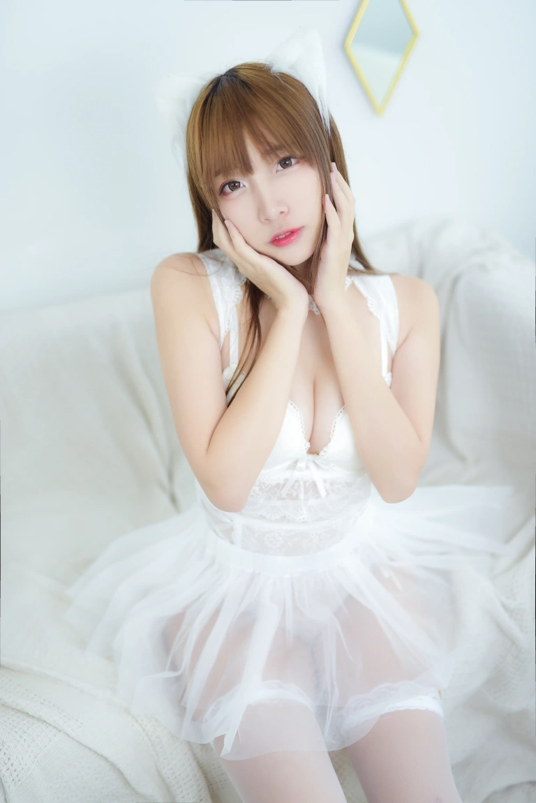 二佐Nisa《私房白婚纱》主题写真：28张全套美图