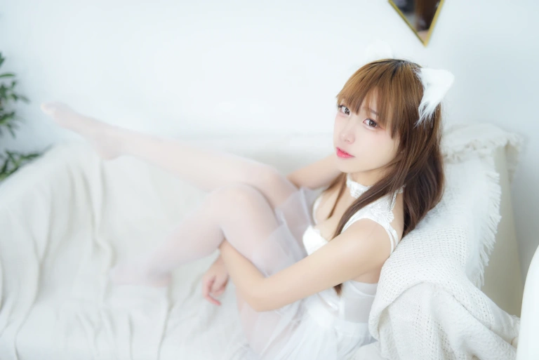 二佐Nisa《私房白婚纱》主题写真：28张全套美图