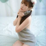 二佐Nisa《私房露背毛衣》主题写真：17张全套美图