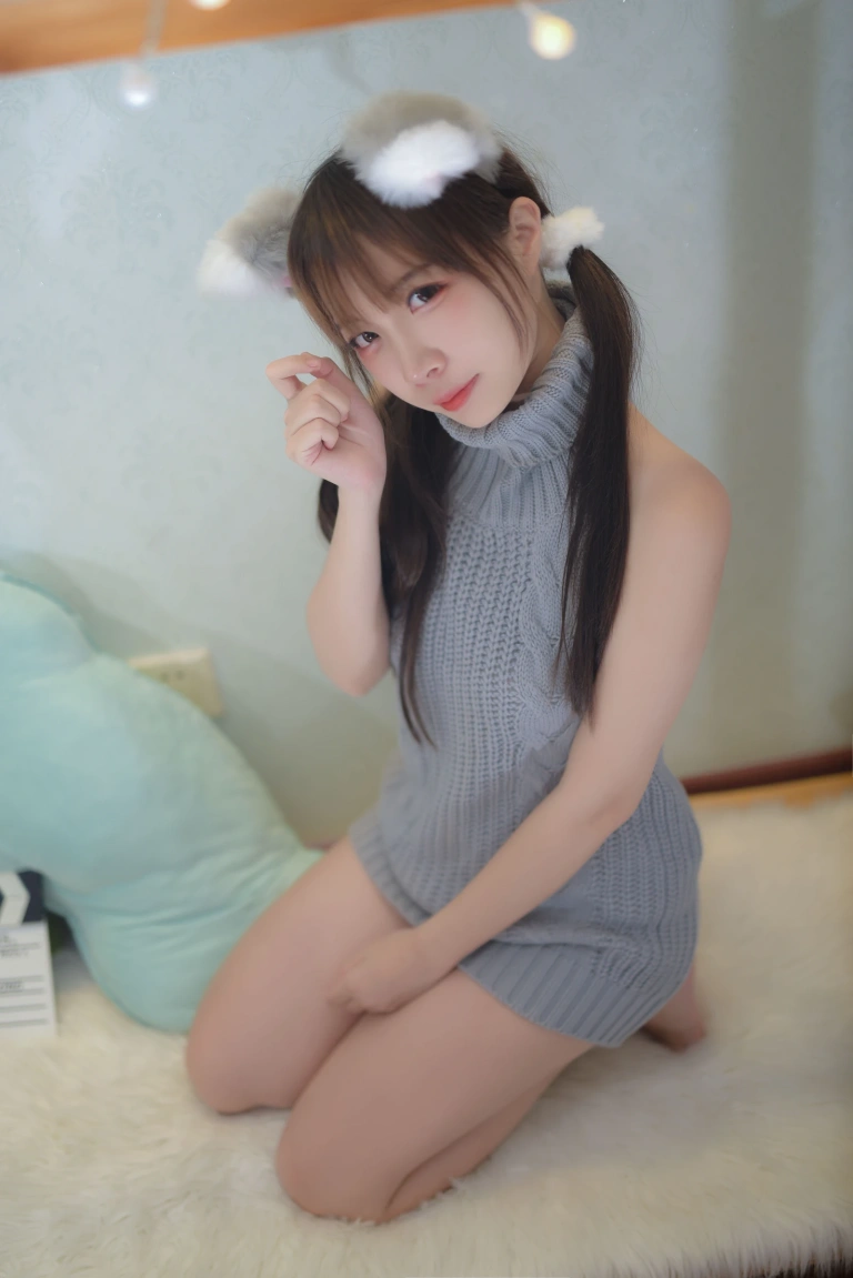 二佐Nisa《私房露背毛衣》主题写真：17张全套美图