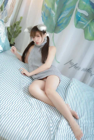 二佐Nisa《私房露背毛衣》主题写真：17张全套美图