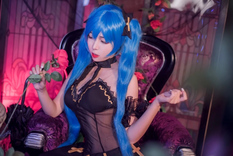 二佐Nisa《初音》主题写真：29张全套美图