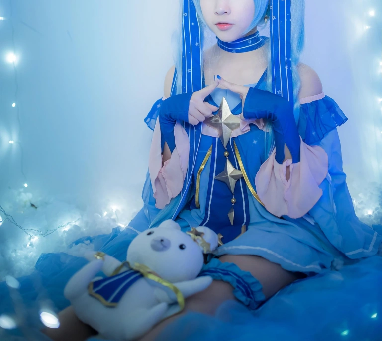 二佐Nisa《初音》主题写真：29张全套美图