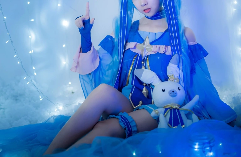 二佐Nisa《初音》主题写真：29张全套美图