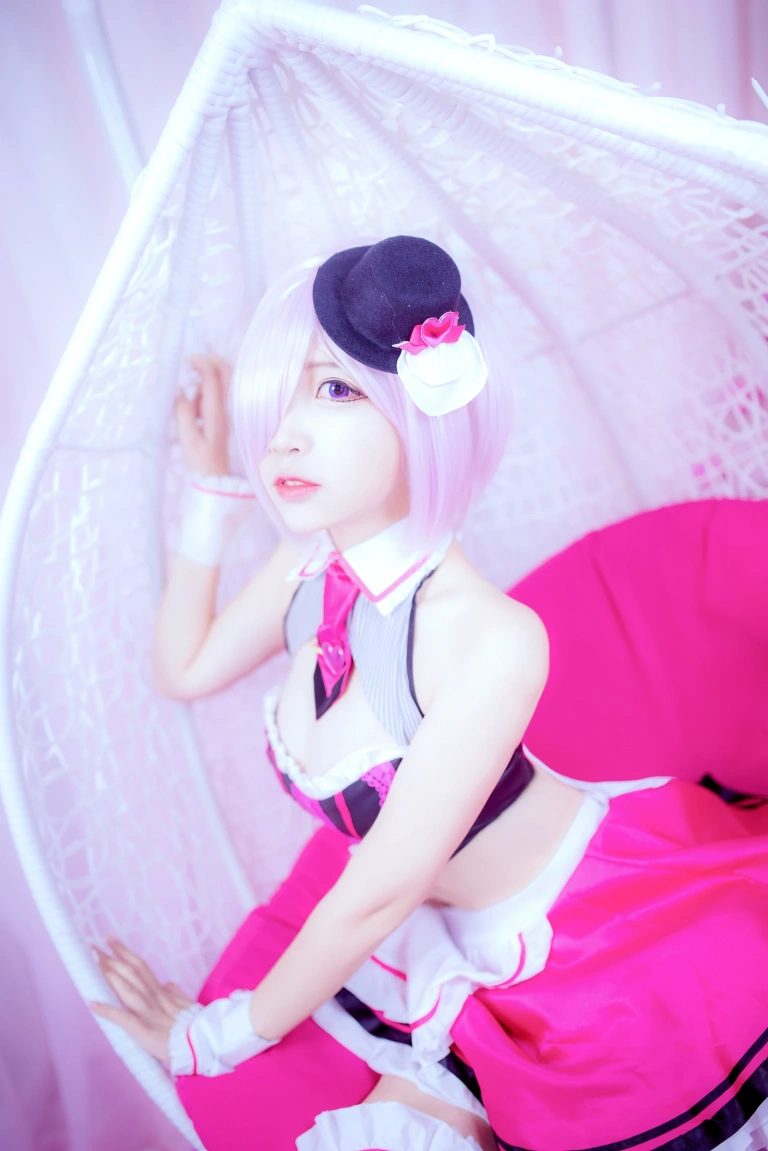 二佐Nisa《吊椅》主题写真：9张全套美图