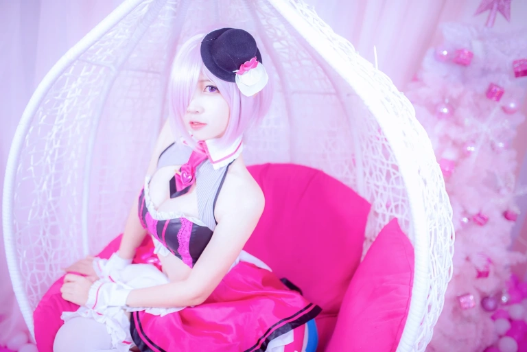 二佐Nisa《吊椅》主题写真：9张全套美图