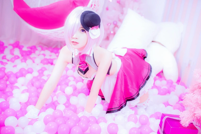 二佐Nisa《吊椅》主题写真：9张全套美图