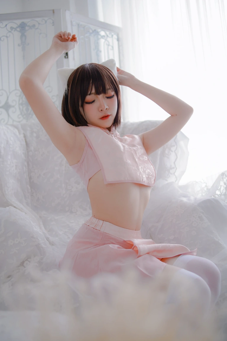 二佐Nisa《粉旗袍》主题写真：21张全套美图