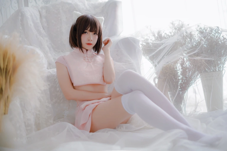 二佐Nisa《粉旗袍》主题写真：21张全套美图