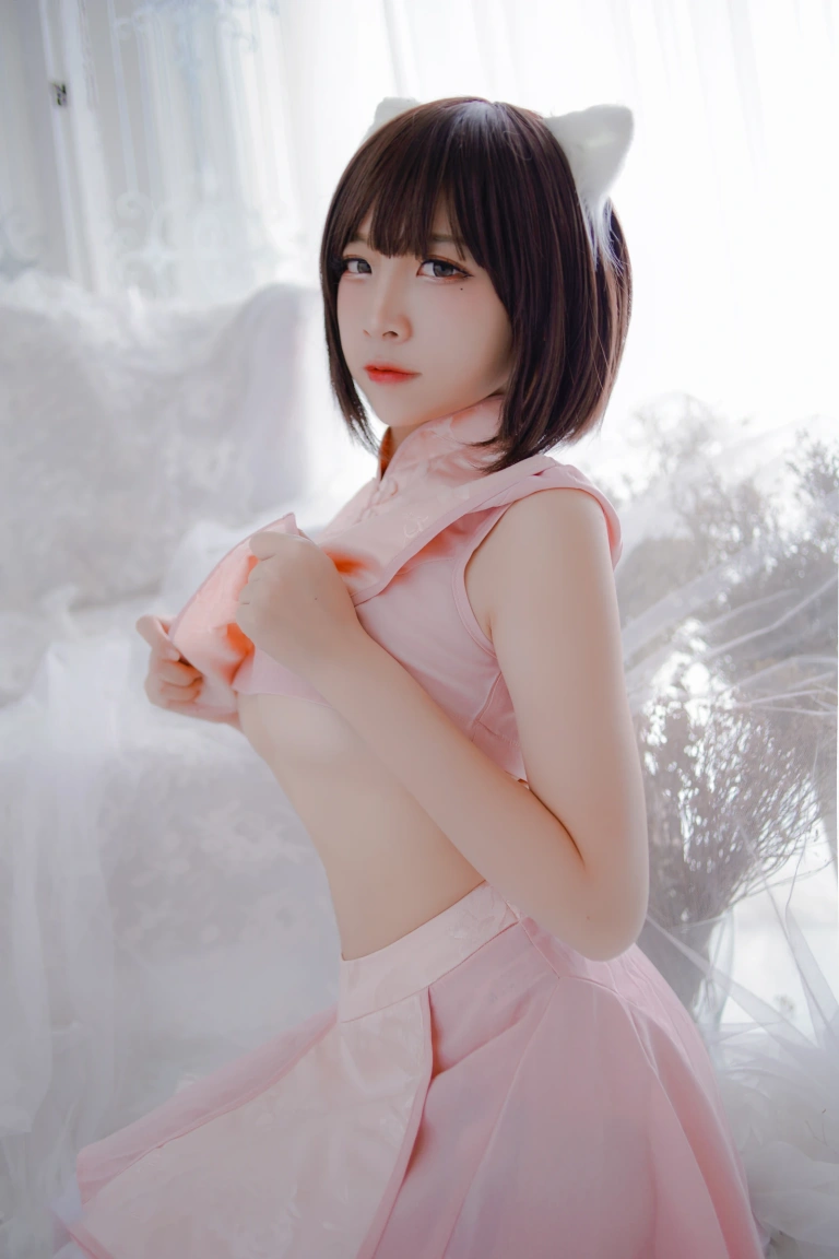 二佐Nisa《粉旗袍》主题写真：21张全套美图