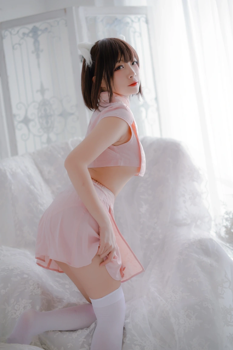 二佐Nisa《粉旗袍》主题写真：21张全套美图