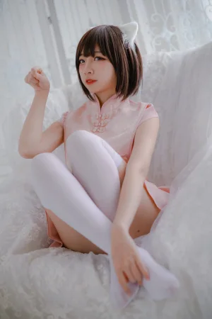 二佐Nisa《粉旗袍》主题写真：21张全套美图