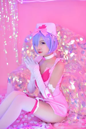 二佐Nisa《蕾姆1号本 蕾姆护士1》主题写真：40张全套美图