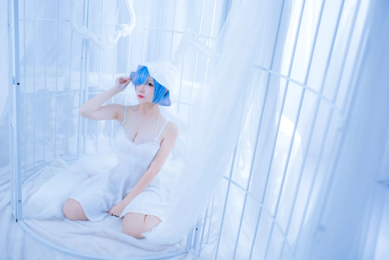 二佐Nisa《蕾姆2号本 蕾姆白裙》主题写真：27张全套美图