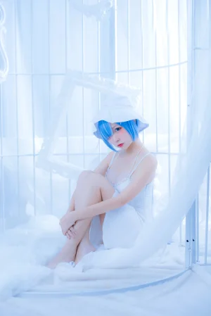 二佐Nisa《蕾姆2号本 蕾姆白裙》主题写真：27张全套美图