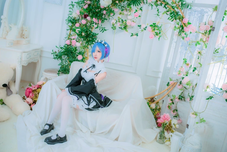 二佐Nisa《蕾姆2号本 蕾姆女仆》主题写真：33张全套美图