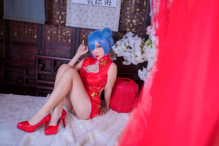 二佐Nisa《蕾姆2号本 蕾姆旗袍》主题写真：30张全套美图