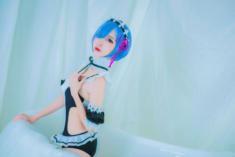 二佐Nisa《蕾姆2号本 蕾姆泳装》主题写真：32张全套美图