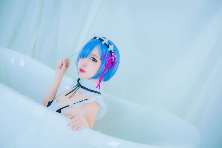 二佐Nisa《蕾姆2号本 蕾姆泳装》主题写真：32张全套美图