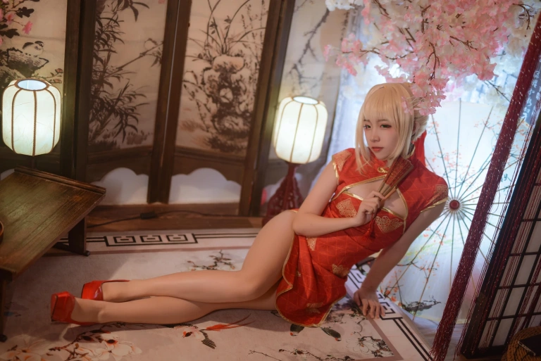 二佐Nisa《旗袍本 Fate尼禄旗袍》主题写真：20张全套美图