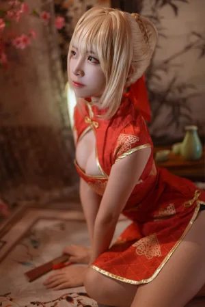 二佐Nisa《旗袍本 Fate尼禄旗袍》主题写真：20张全套美图