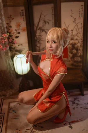 二佐Nisa《旗袍本 Fate尼禄旗袍》主题写真：20张全套美图
