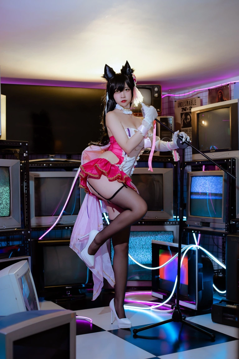 二佐Nisa《犬之眷 碧蓝爱宕打歌服》主题写真：14张全套美图