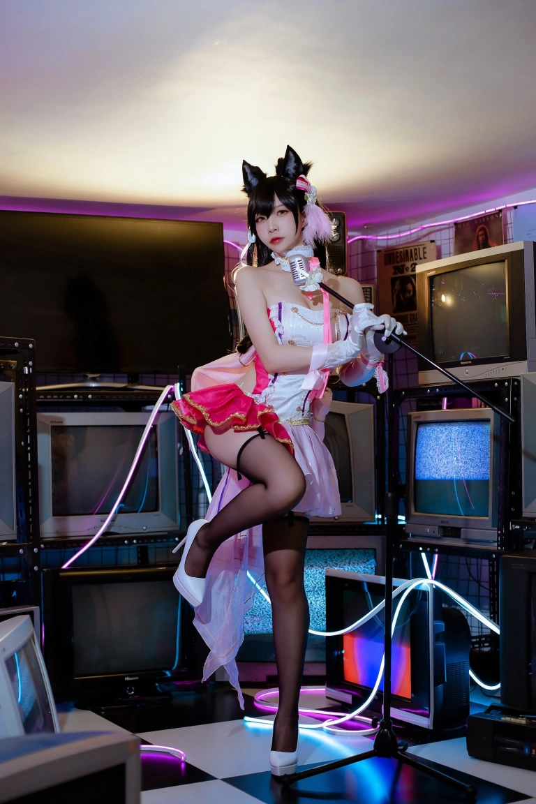 二佐Nisa《犬之眷 碧蓝爱宕打歌服》主题写真：14张全套美图