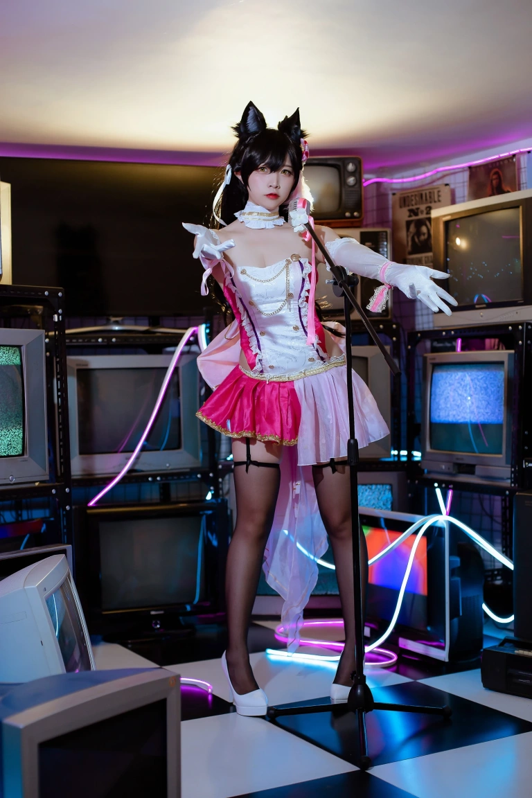 二佐Nisa《犬之眷 碧蓝爱宕打歌服》主题写真：14张全套美图