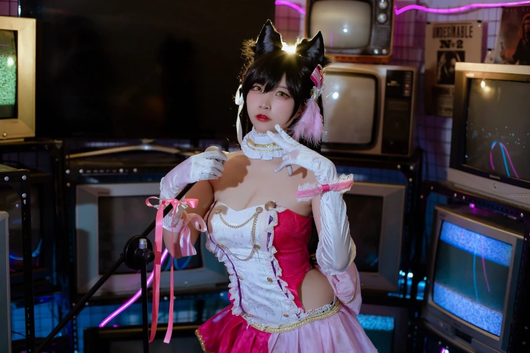 二佐Nisa《犬之眷 碧蓝爱宕打歌服》主题写真：14张全套美图